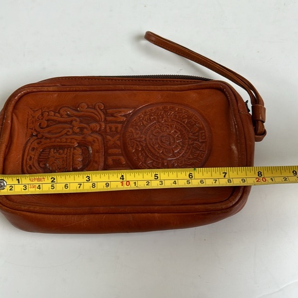 Made in Mexico hand tooled brown leather wristlet eagle and Mexico zip close - Picture 10 of 11